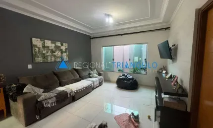Casa com 3 quartos à venda no Jardim Nenê Gomes, Uberaba 