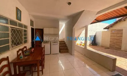 Casa com 8 quartos à venda no Parque dos Buritis, Uberaba 