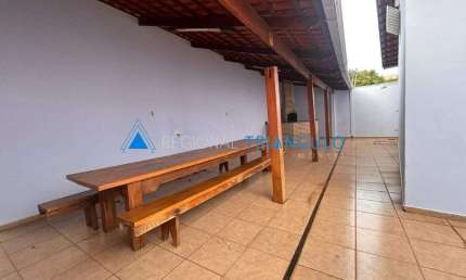 Casa à venda, 3 quartos, 1 suíte, 2 vagas, Conjunto José Vallim de Melo - Uberaba/MG