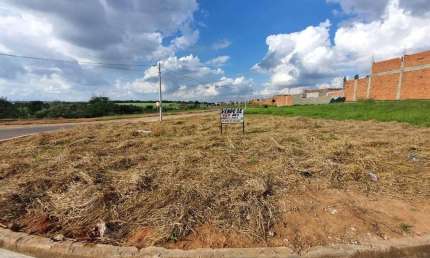 Terreno comercial/residencial, totalmente plano, de esquina.