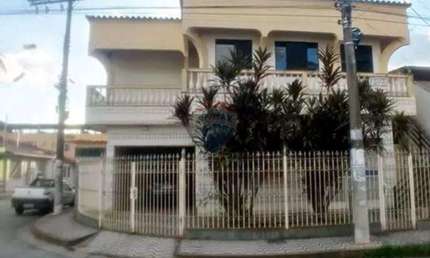 Casa com duas moradas independentes no bairro amaro lanari