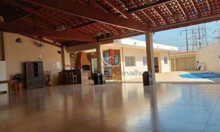 Refugio de Luxo: Area de Lazer Completamente Equiparada para Conforto e Confraternizacao