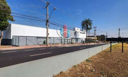 Galpao Amplamente Equipado com Escritorio e Guincho na Castelo Branco