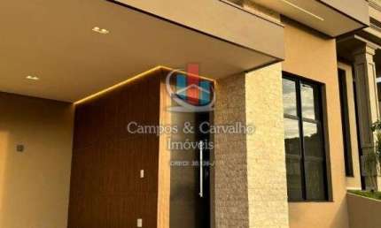Casa no Condominio Quinta da Mata 01 Localizada em um dos condominios mais desejados da regiao, esta casa oferece arquitetura moderna, seguranca e qualidade de vida. Com um projeto de iluminacao compl