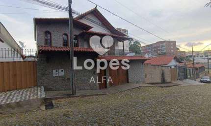 Casa aconchegante com escritório, três dormitórios, banheira e closet no bairro Boa Vista