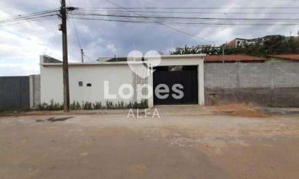Moderna Casa com 2 Dormitórios, Alarme e Vaga para 2 Carros