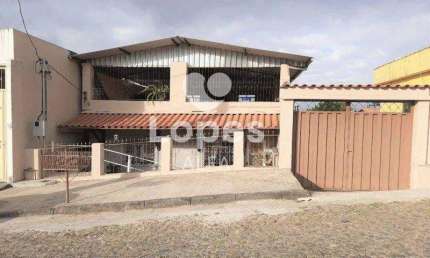 Casa Acolhedora com 3 Dormitórios, Um Suíte, Varanda, Quintal e Terraço no bairro São Pedro em Barbacena MG