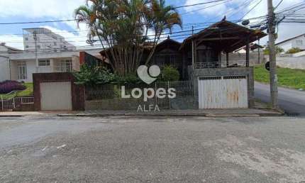 Casa à Venda no Bairro Santa Teresa - Conforto e Praticidade