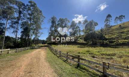 Venda de Fazenda de 12,8 Hectares - Excelente Oportunidade perto de Barbacena