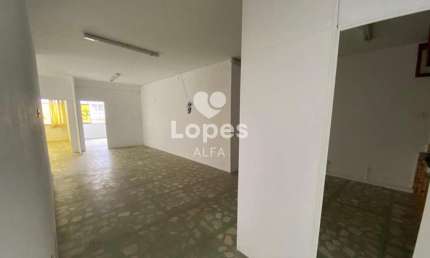 Sala Comercial à Venda – Andar Completo no Centro de Barbacena