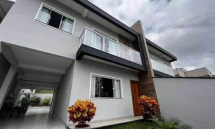 Casa geminada à venda em Barbacena, Grogotó, com 3 quartos, 132m²