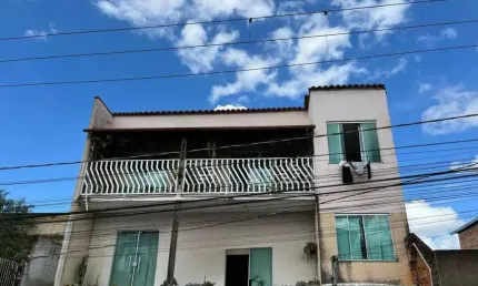 Cobertura com Potencial para Terraço – 2 Quartos, Sacada e Excelente Localização!