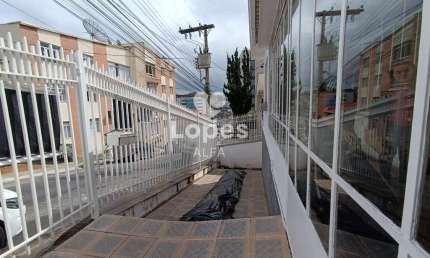 Casa com Excelente Localização no Centro de Barbacena. Ideal para Clínicas ou Residencial