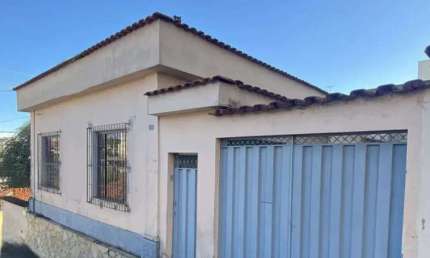 Casa com 4 quartos à venda na Rua Treze de Maio, 186, Centro, Barbacena