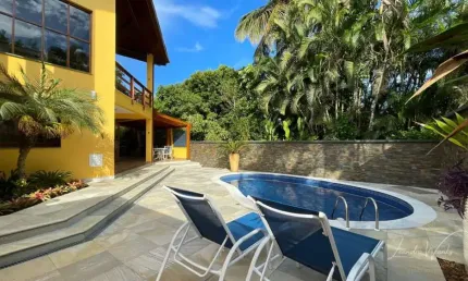 Casa Alto padrão com 05 suites no Itamambuca em Ubatuba.