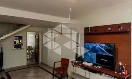 Casa em Santana com 3 dormitórios e 1 vaga de garagem.