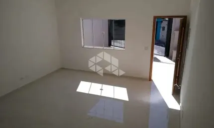 Sobrado na Vila Romero com 3 dormitórios e 2 vagas de garagem.