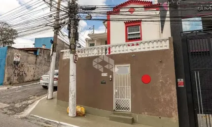Sobrado à venda em Santana 3 dormitórios e sem vaga.