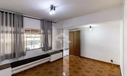 Casa à venda próxima ao metrô parada inglesa com 3 dormitórios (1 suíte) e garagem coberta