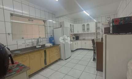Sobrado à venda no Jardim Fontalis 3 dormitórios e 4 vagas.
