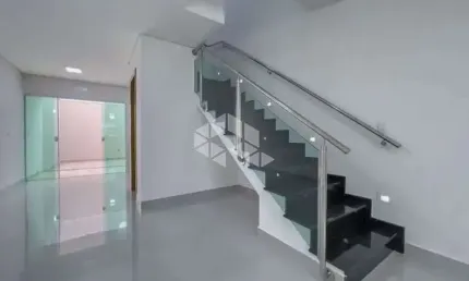Sobrado no Jardim Brasil com 3 dormitórios e 2 vagas de garagem.