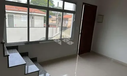 Sobrado à Venda na Vila Nivi com 2 Quartos e 3 Vagas