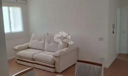 Apartamento reformado à venda com 70m² - 2 dormitórios, sala ampla e lazer completo