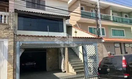 Sobrado à venda com 3 dormitórios, suíte e área gourmet - excelente localização!