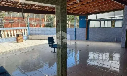 Sobrado na vila maria com 3 dormitórios e 4 vagas de garagem.