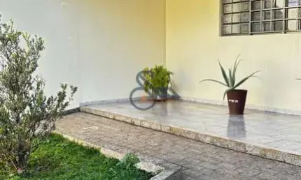 Casa com 3 quartos para alugar no Jardim Dona Nicota de Barros, Botucatu 