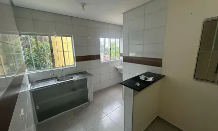 Casa em condominio multi familiar com 01 quarto, sala e cozinha