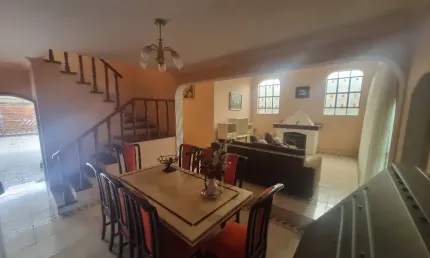 Casa  04 quartos 03 suítes -  edicula e 6 vagas de garagem em interlagos