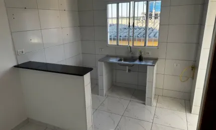 Casa kit net quarto sala  e cozinha no centro do jardim suzana