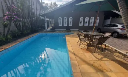 Casa 03 Quartos 02 Suíte 04 Vagas no Bolsão de Interlagos