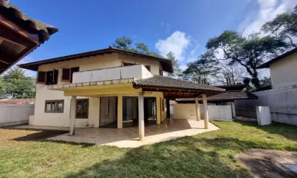 Casa com  05 quartos sendo  04 suítes 06 vagas de garagem em interalgos