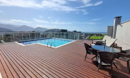 Lindo apto 3 domrs centro de Ubatuba com piscina no rooftop