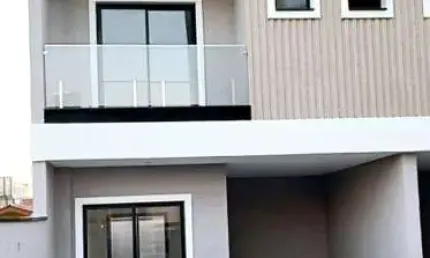 Sobrado para Venda em Curitiba, Sítio Cercado, 3 dormitórios, 1 suíte, 3 banheiros, 1 vaga