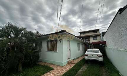 Casa para Venda em Curitiba, Novo Mundo, 6 dormitórios, 3 banheiros, 6 vagas