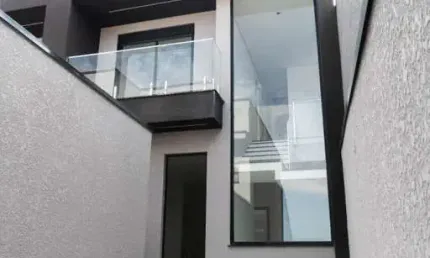 Sobrado para Venda em Curitiba, Xaxim, 3 dormitórios, 1 suíte, 3 banheiros, 1 vaga