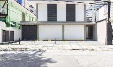 Casa comercial com 330m² de área para locação em Pinheiros.