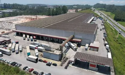 Galpão/CD de 29.769m² para locação, com área frigorificada e área seca de armazenagem, em Maua-SP.
