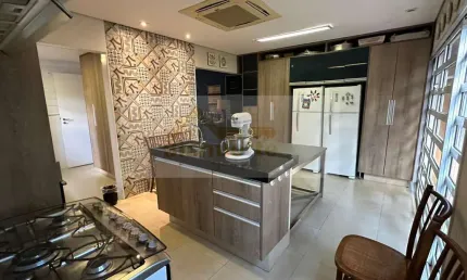 Casa a venda no condomínio Praças do Sul, Vila do Golfe