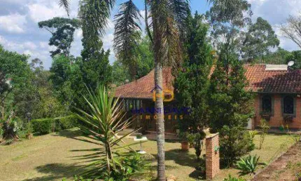 Lindo Sítio á venda em Ibiúna com 3 suítes, churrasqueira e piscina, a 66 km de SP