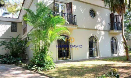 Luxuosa Casa á venda no Jardim América com 5 dormitórios, 1 suítes, 4 vagas - 600 m² em ótimo estado. Possui mais 4 dormitorios.