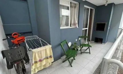 Apartamento semimobiliado com 2 Quartos e 1 banheiro à Venda, 61 m² por R$ 215.000