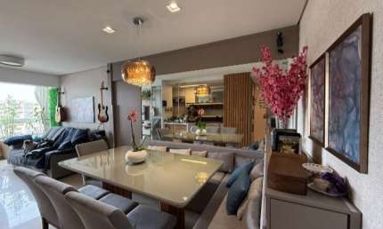 Apartamento com 03 dormitórios com 1 suíte no bairro Estreito em Florianópolis.