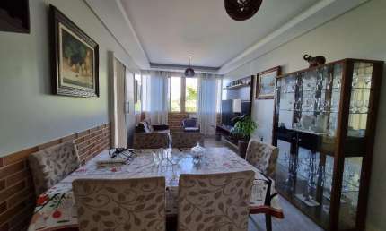 Apartamento 2 dormitórios Semimobiliado no Coração do Kobrasol
