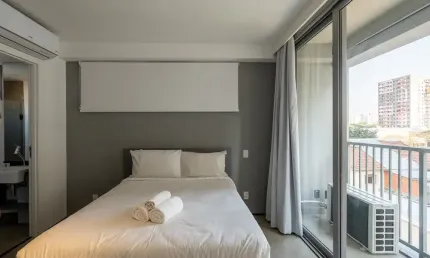 Ótimo Studio, com 1 Dormitório e Varanda. Localizado em Indianópolis - SP. Ótima opção para Investir!