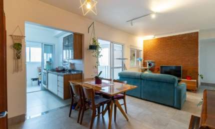Apartamento à venda, com móveis planejados, cozinha integrada e funcional, ampla sacada em um condomínio repleto de lazer e estrutura
