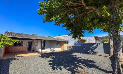 Casa com 3 dormitórios  - Excelente espaço de Terreno no bairro Gravatá